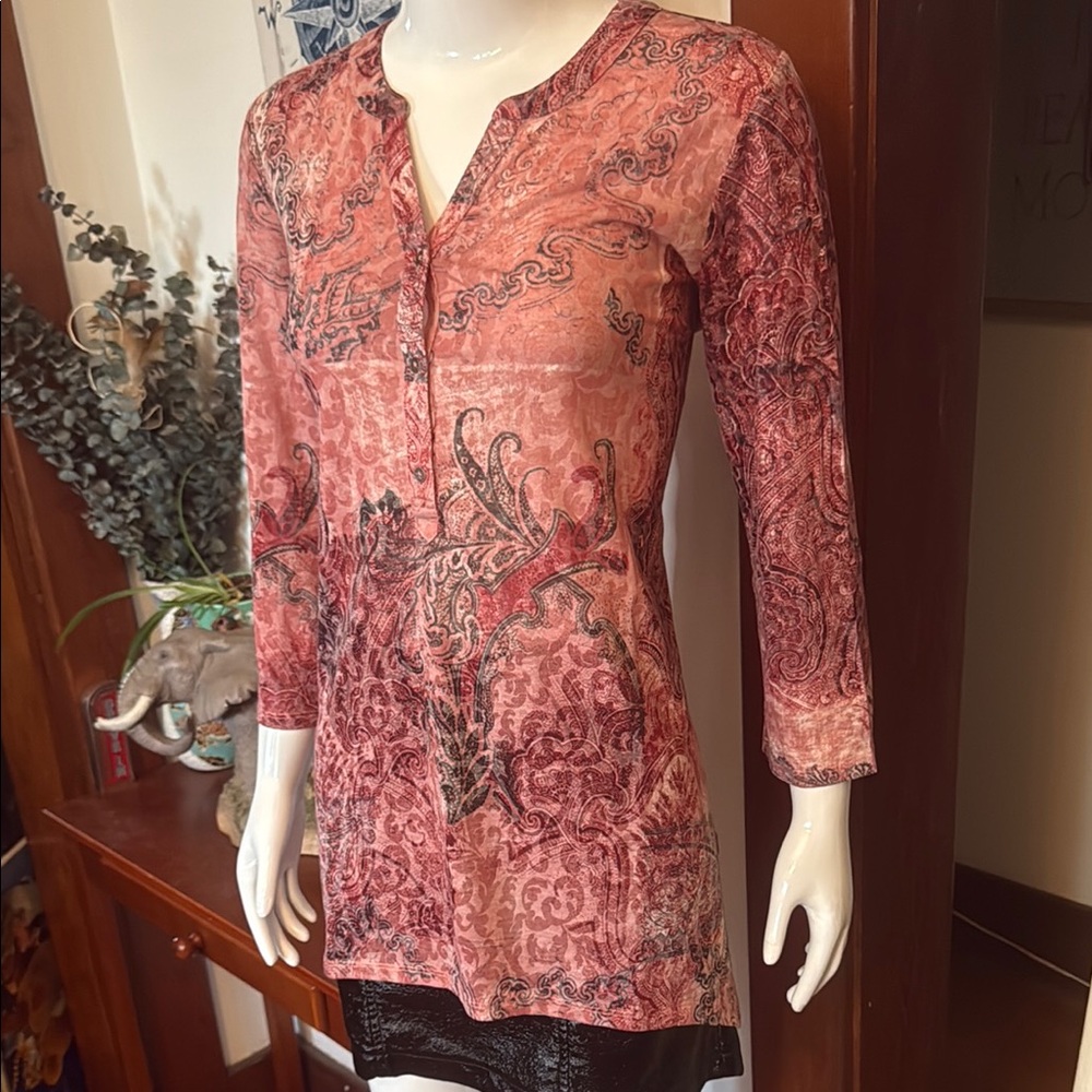 NWT northern reflections size small Elegant Paisley Print Women's Top.Sheer/long